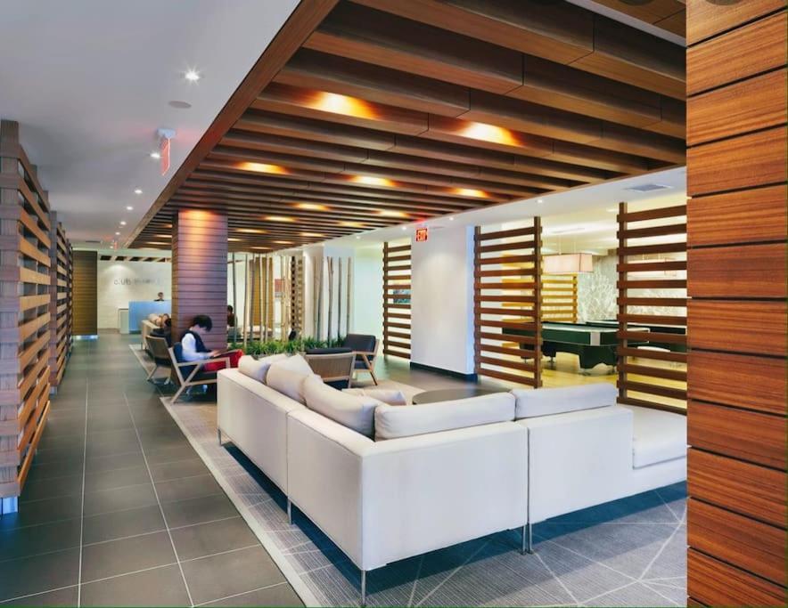 تورونتو Stunning Condo Wit Amazing View 5Mins From Cntower المظهر الخارجي الصورة