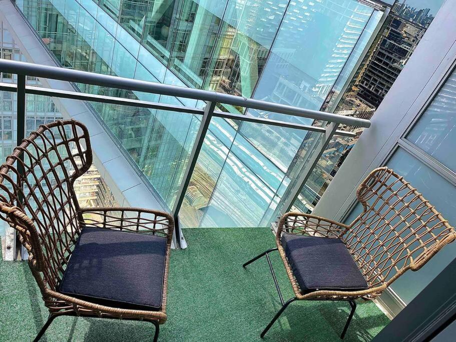 تورونتو Stunning Condo Wit Amazing View 5Mins From Cntower المظهر الخارجي الصورة
