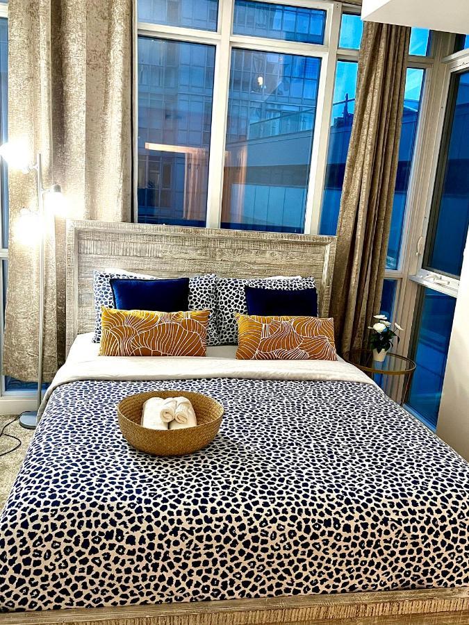 تورونتو Stunning Condo Wit Amazing View 5Mins From Cntower المظهر الخارجي الصورة