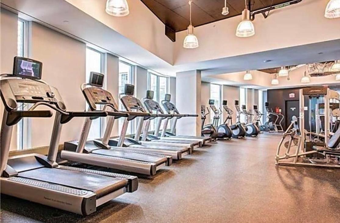 تورونتو Stunning Condo Wit Amazing View 5Mins From Cntower المظهر الخارجي الصورة